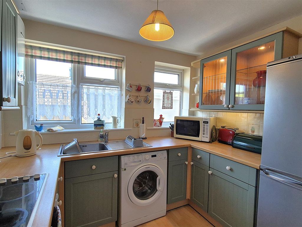 Property photo 2 of 21 Kitchen.Jpg