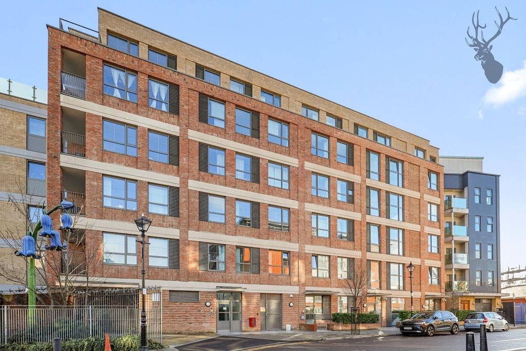 Property photo 1 of 23