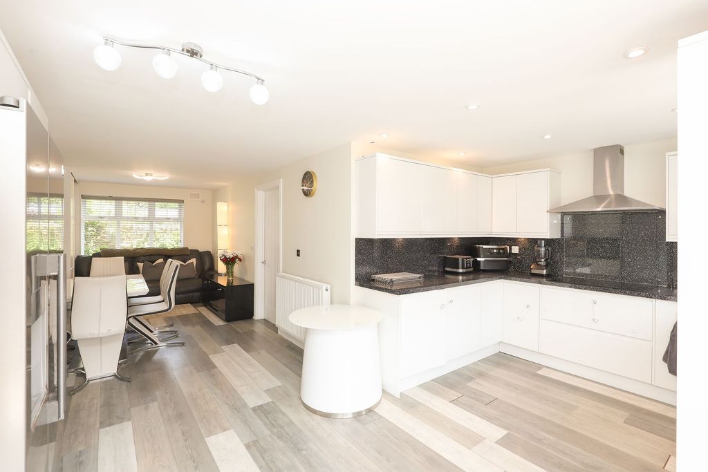 Property photo 2 of 25