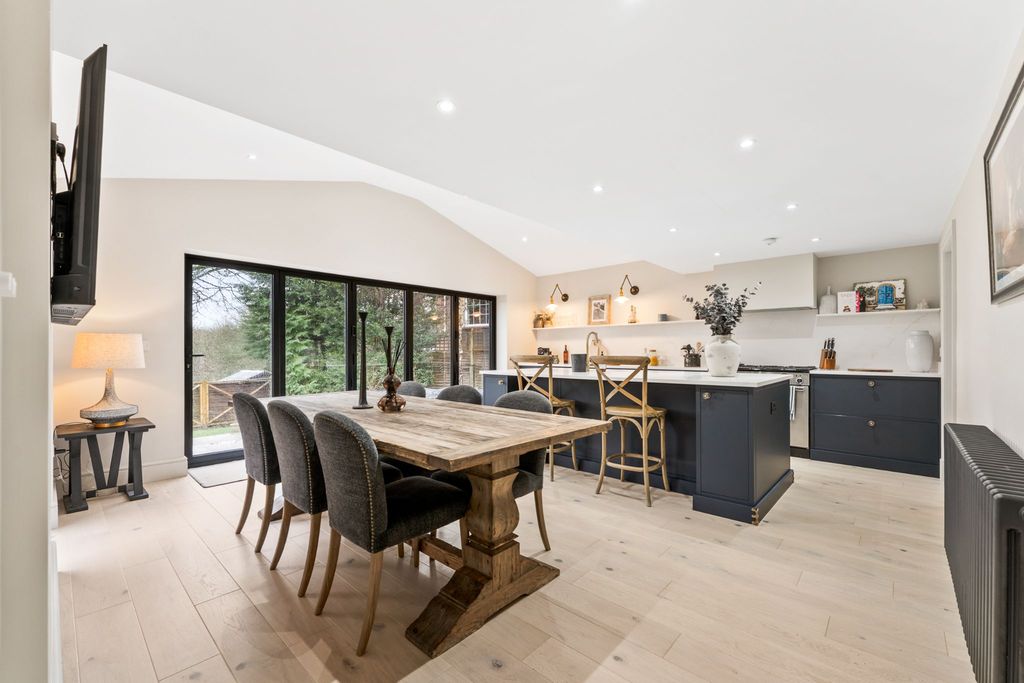 Property photo 2 of 40 Photograph 16