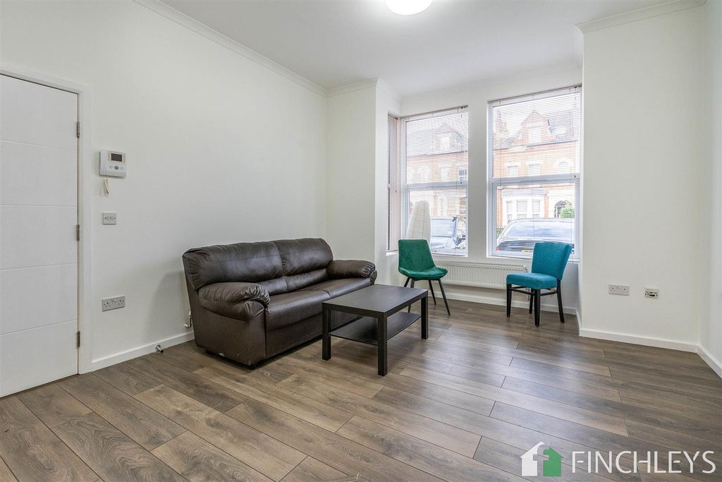 Property photo 2 of 10 Flat1216Ballardslanelondonn32lx-13.Jpg