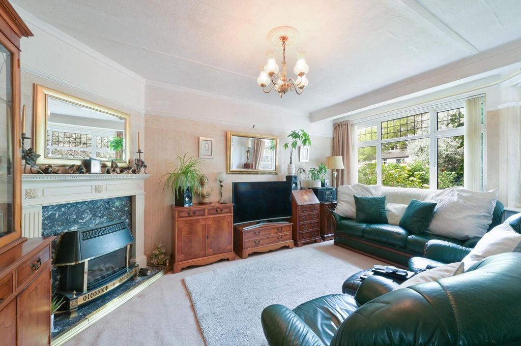 Property photo 2 of 14 Chipstead Way