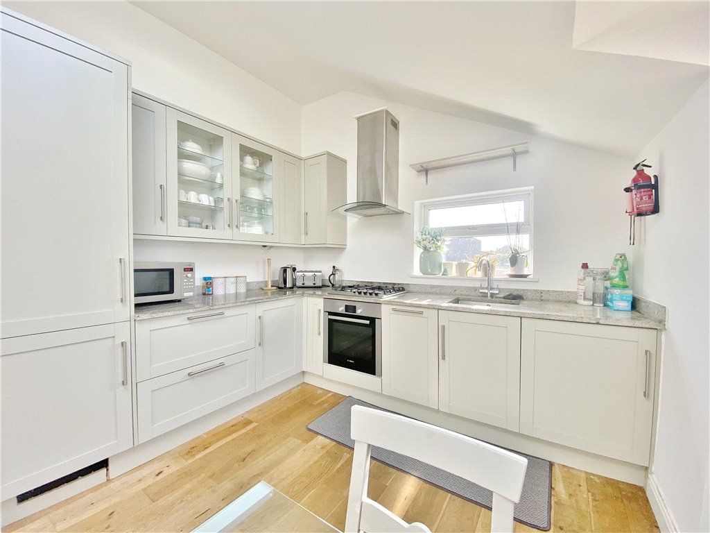 Property photo 2 of 10 Kitchen