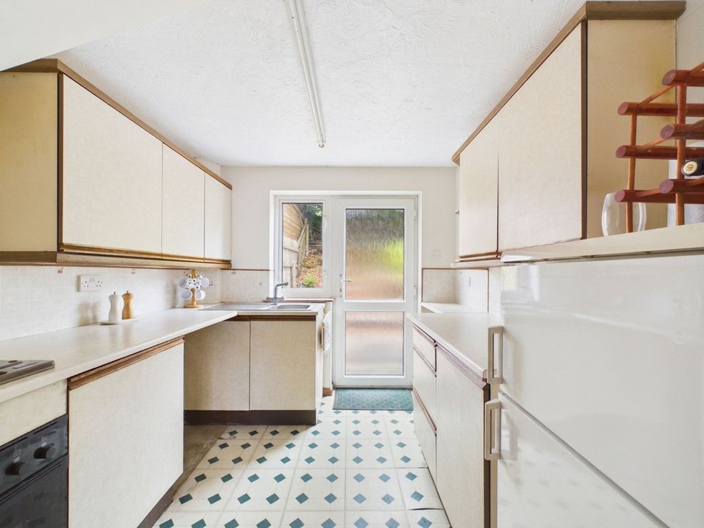 Property photo 2 of 14 Kitchen