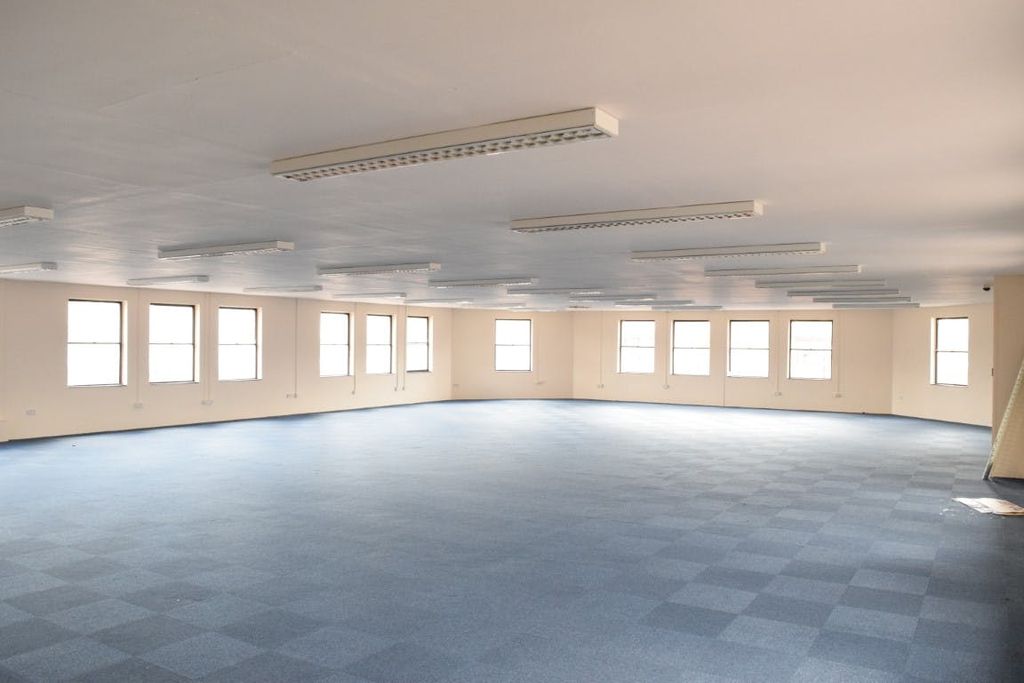 Property photo 3 of 7 Dsc_0310 Medium.Jpg