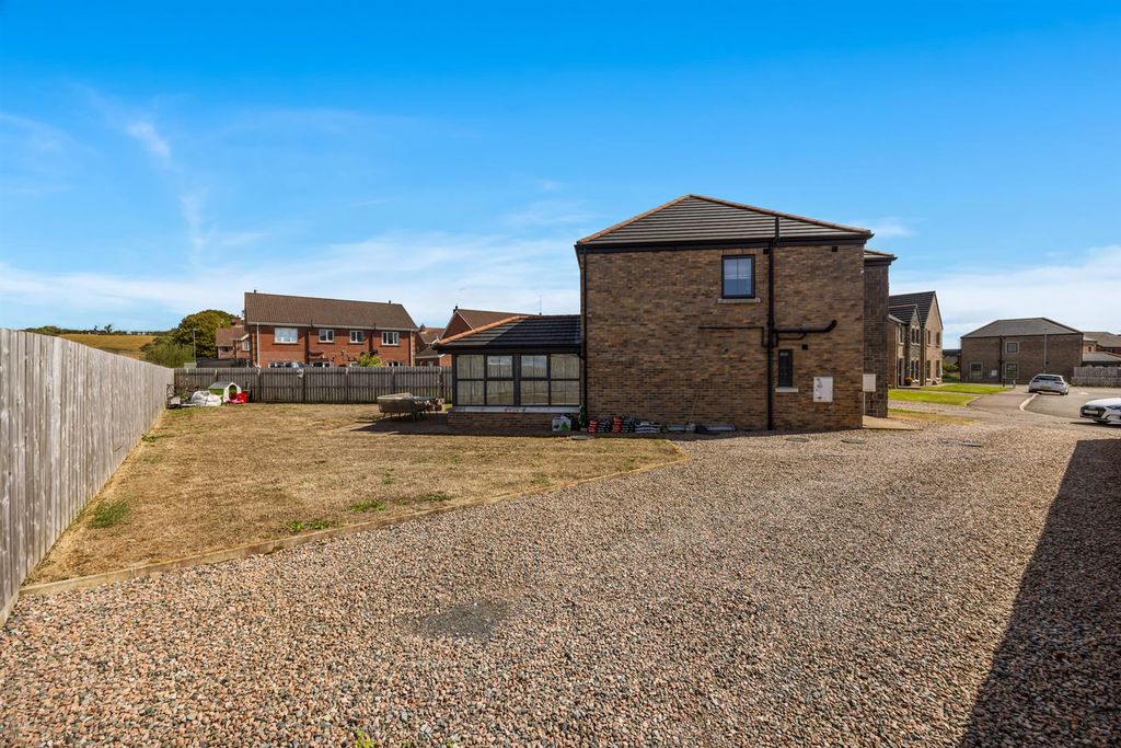 Property photo 2 of 26 5 Edengrove Park Mews 24.Jpg