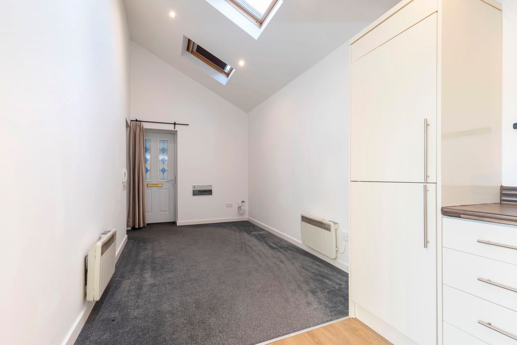 Property photo 3 of 7 Flat 5, Bath House-09