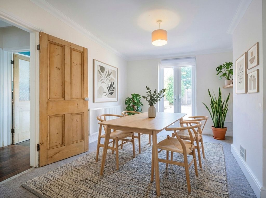 Property photo 3 of 11 Dining Room