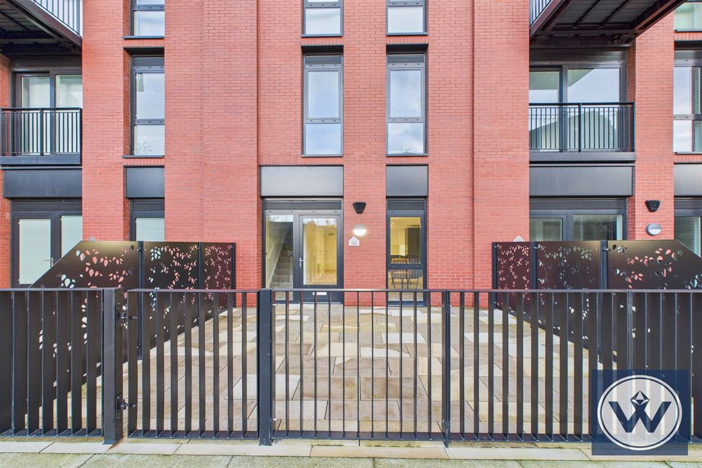 Property photo 1 of 15 (Main)