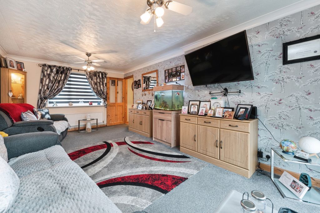 Property photo 3 of 20