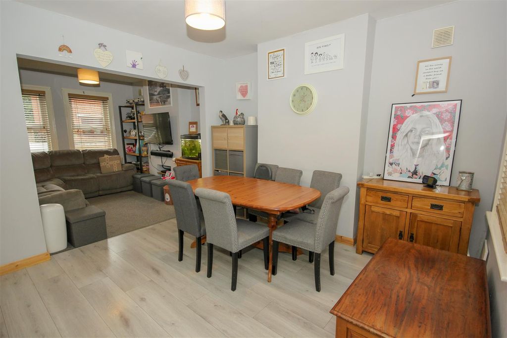 Property photo 3 of 9 Dining Room.Jpg