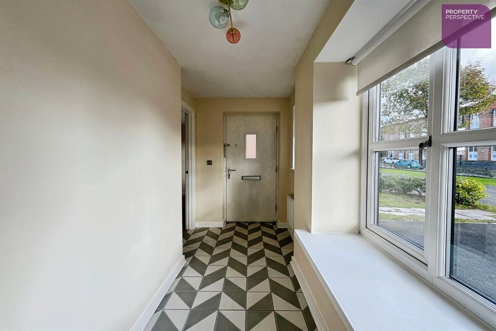 Property photo 2 of 19 Entrance Hall