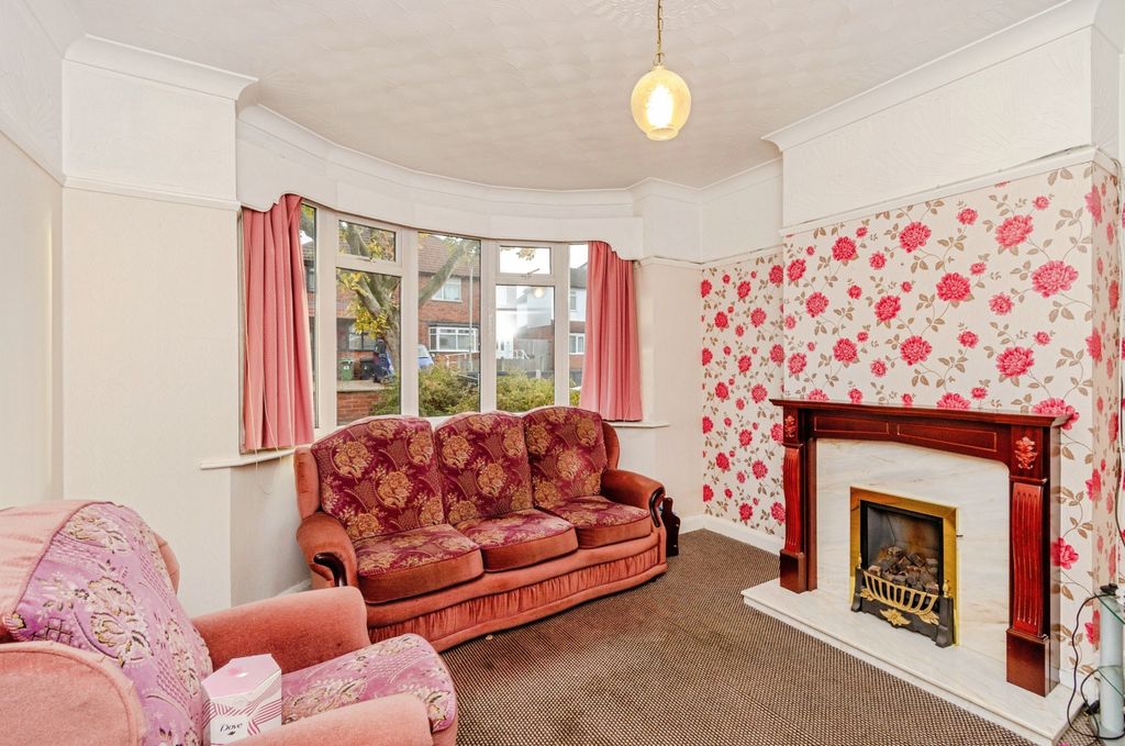 Property photo 2 of 15 Lounge