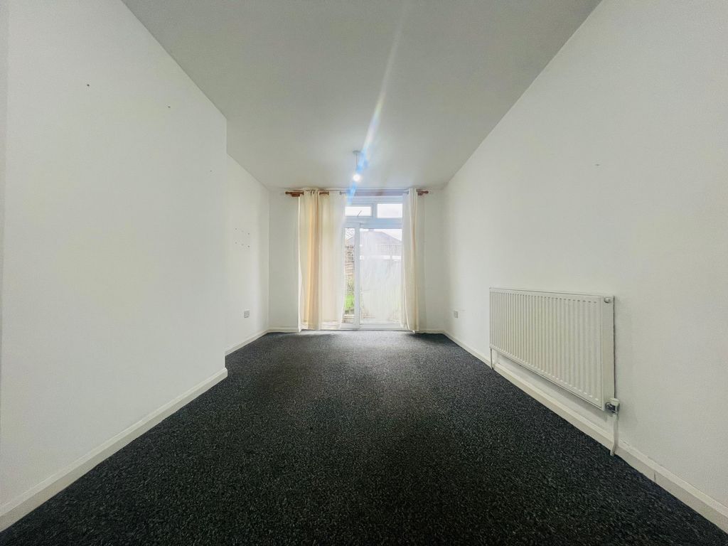 Property photo 2 of 8 Image