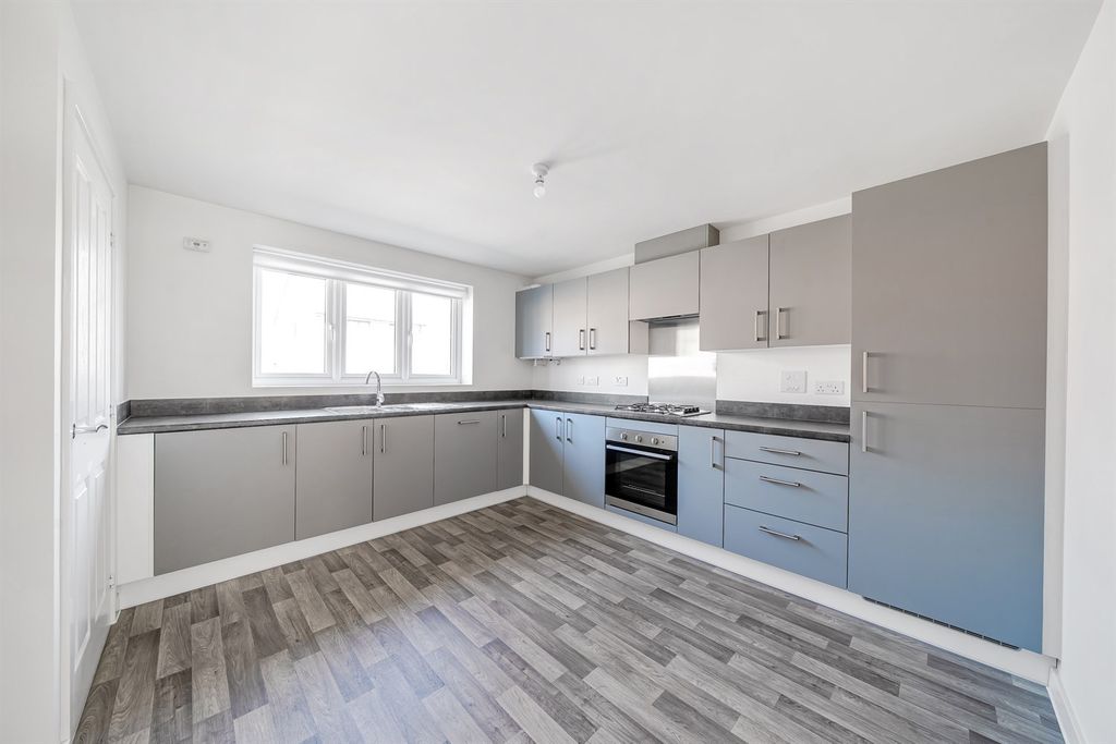 Property photo 2 of 9 Kitchen