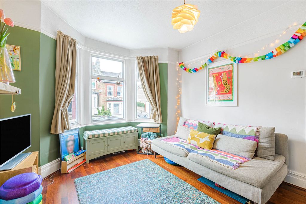 Property photo 3 of 19 Picture 3