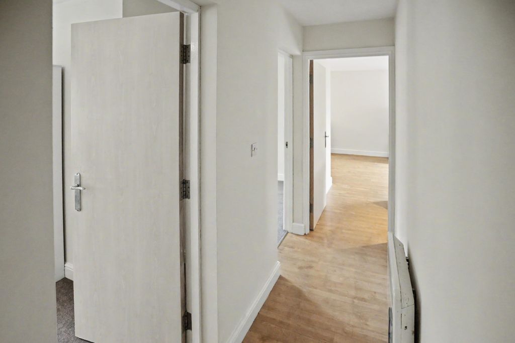 Property photo 2 of 14 17 North Park, King Cross Street, Halifax, West Yorkshire, Hx1 2Hh