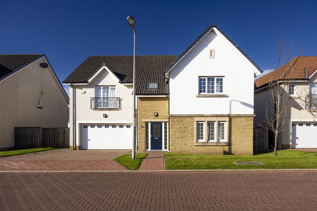 Property photo 1 of 38 10_Luggie_Ave_Kirkintilloch_002.Jpg