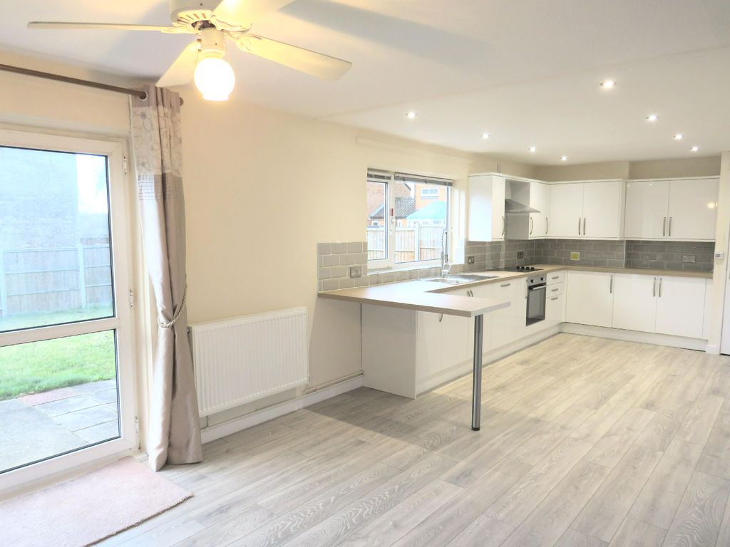 Property photo 2 of 10 Kitchen