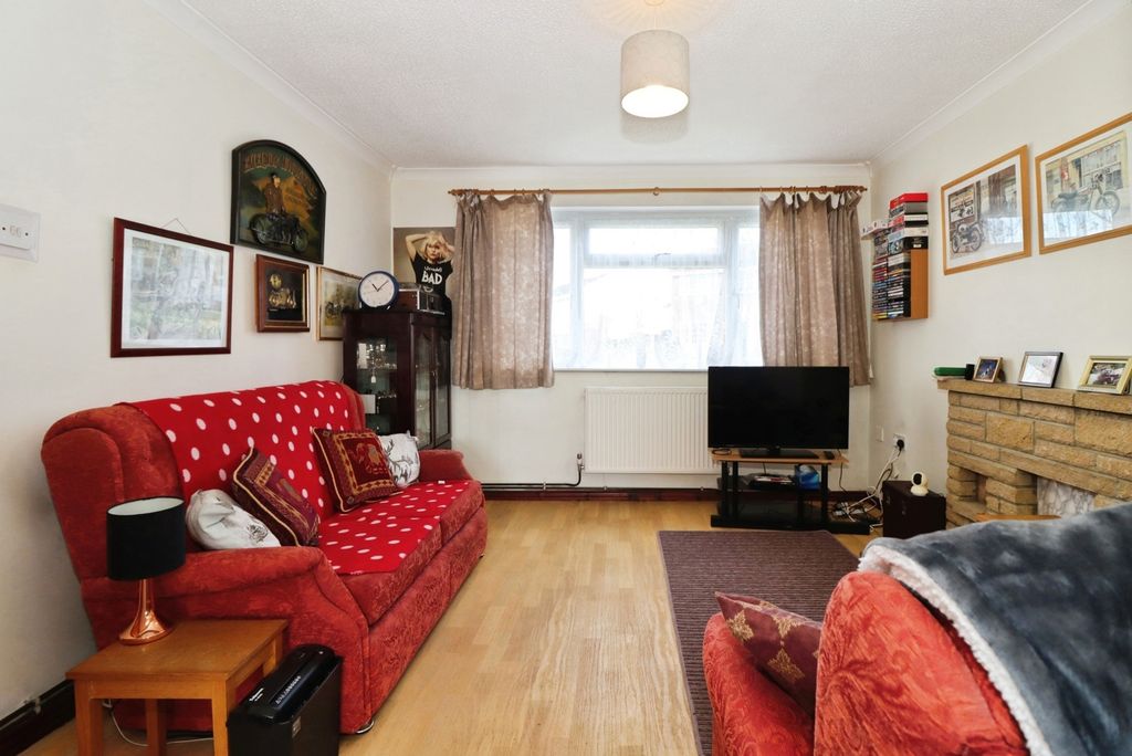 Property photo 2 of 19 London