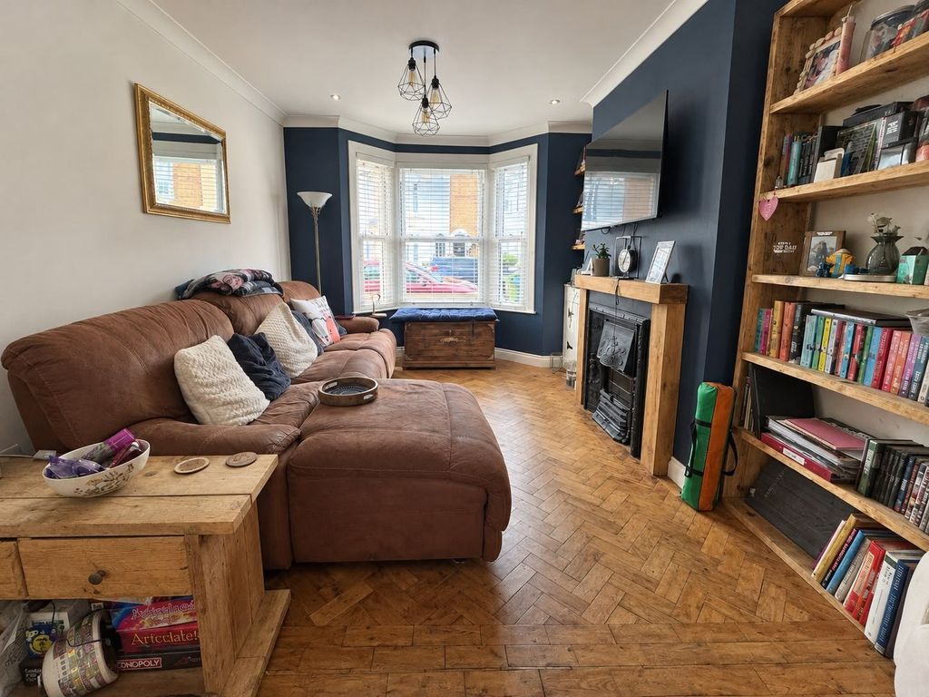 Property photo 2 of 19
