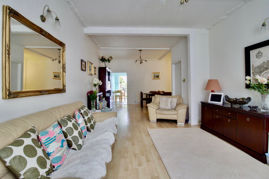 Property photo 2 of 22