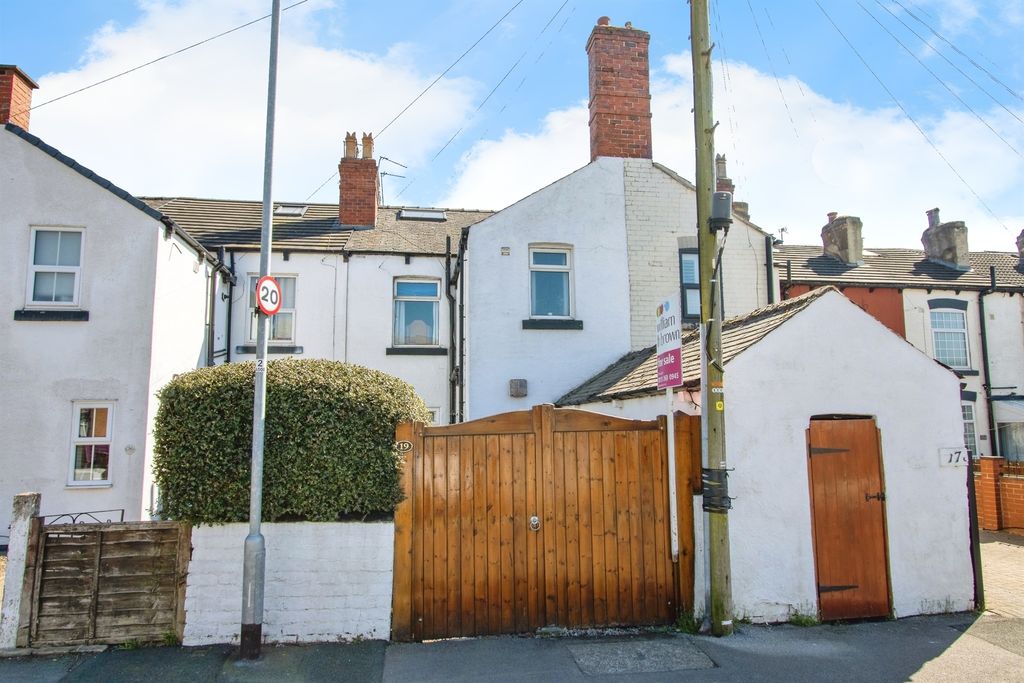 Property photo 1 of 17