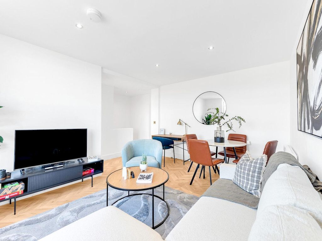 Property photo 1 of 23 Living Room