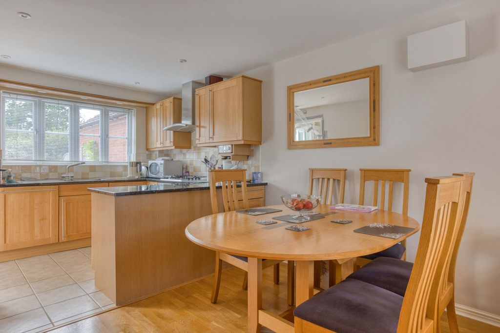 Property photo 3 of 21 Ewemove Taunton Burge Meadow (5)