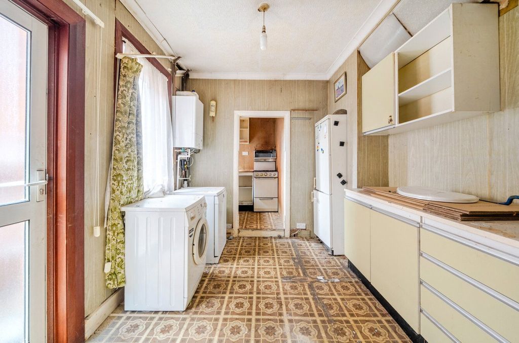 Property photo 3 of 20 Kitchen
