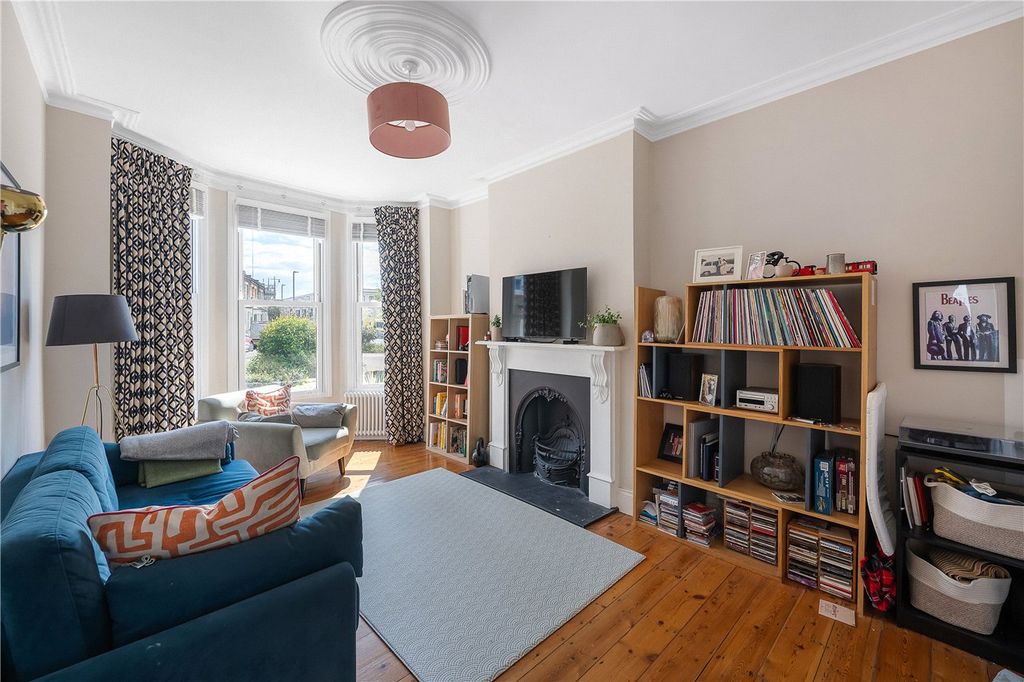 Property photo 2 of 14 Picture No. 11