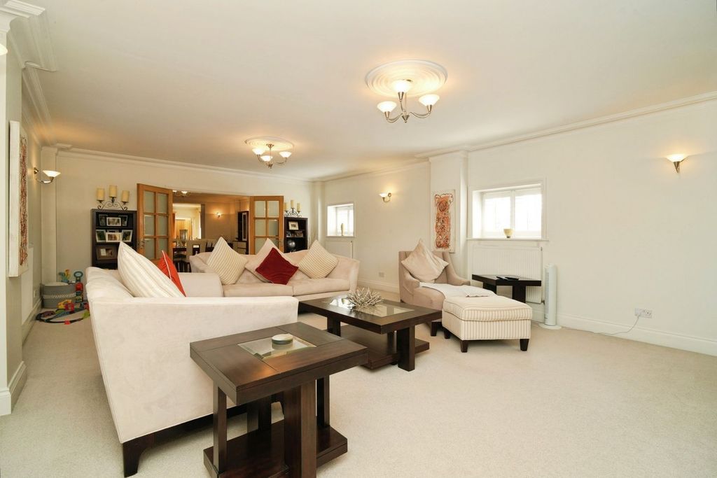 Property photo 3 of 20