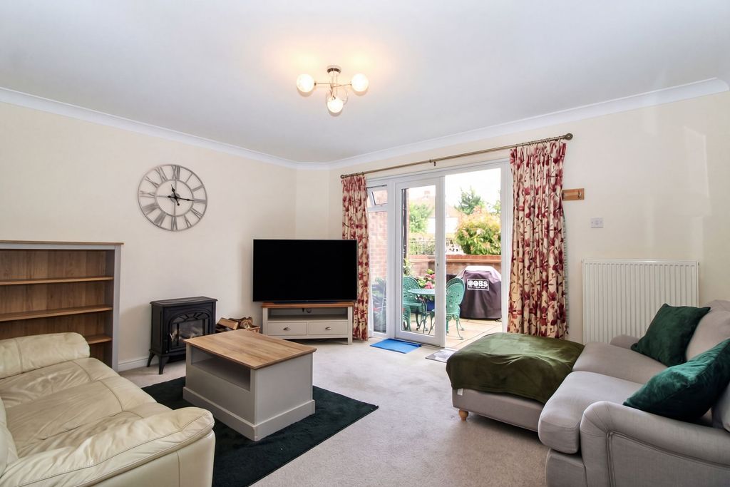 Property photo 2 of 11