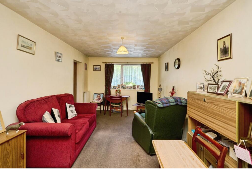 Property photo 2 of 8