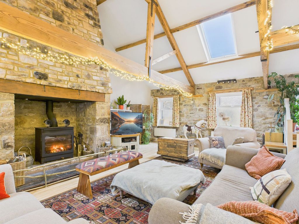 Property photo 2 of 15 Lounge