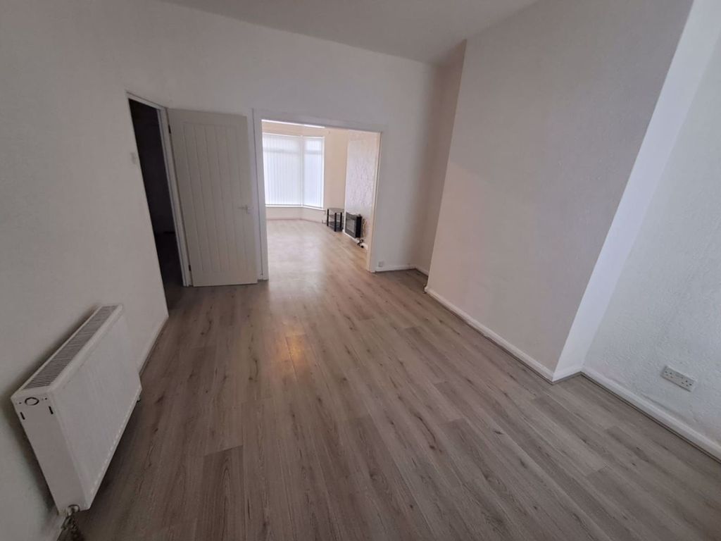 Property photo 3 of 6 Photo 6