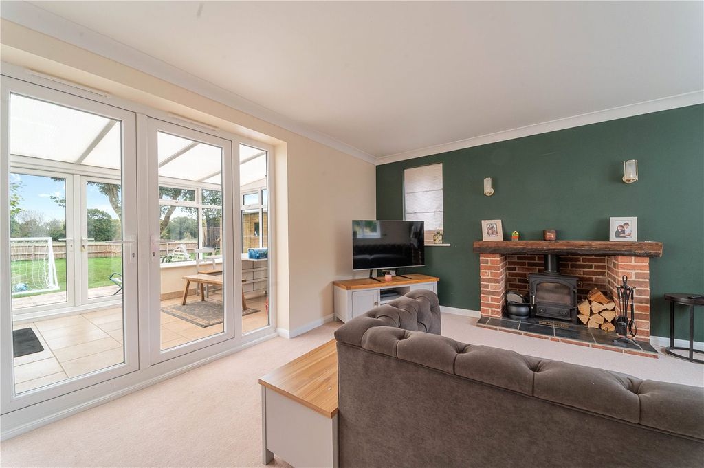 Property photo 3 of 19 Living Room