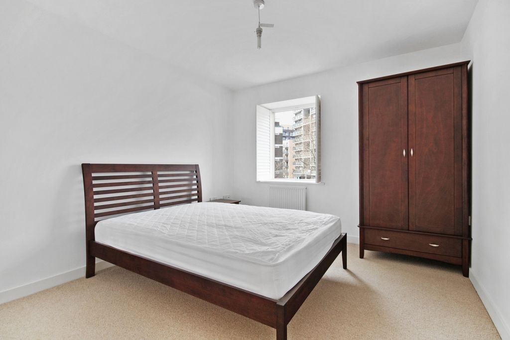 Property photo 3 of 6 Bedroom (1)_Low