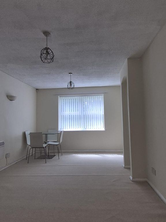 Property photo 3 of 17 Living Room