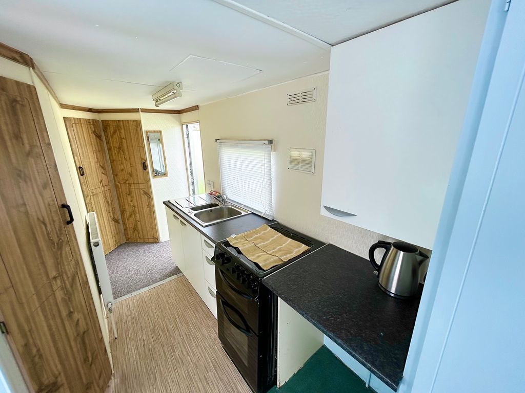 Property photo 3 of 6 Kitchen