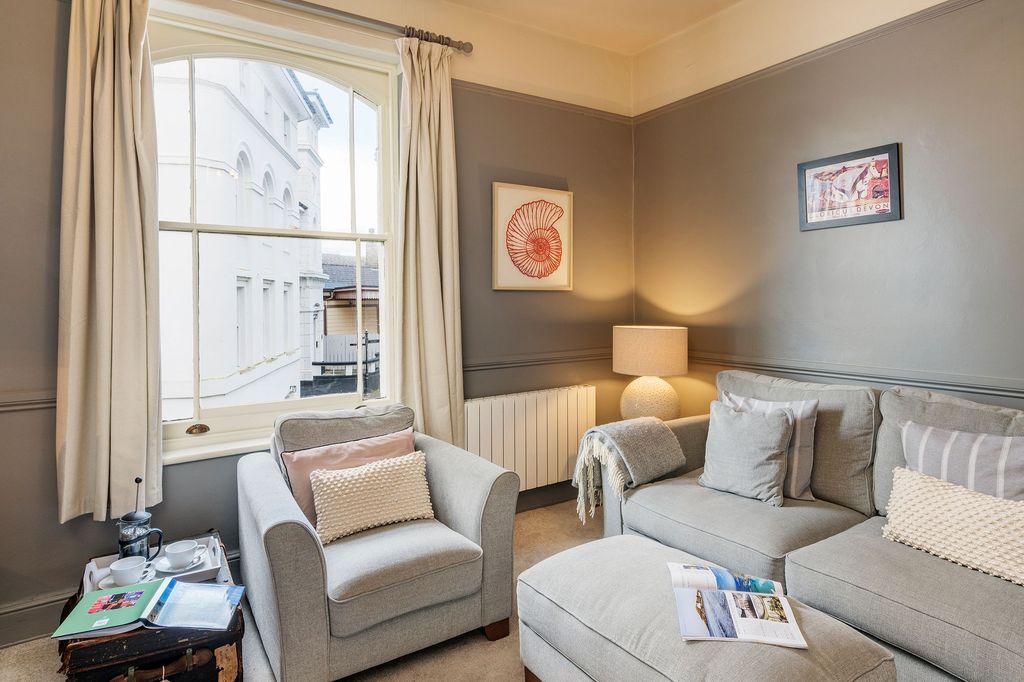 Property photo 3 of 15 Ferrystone, Kingswear