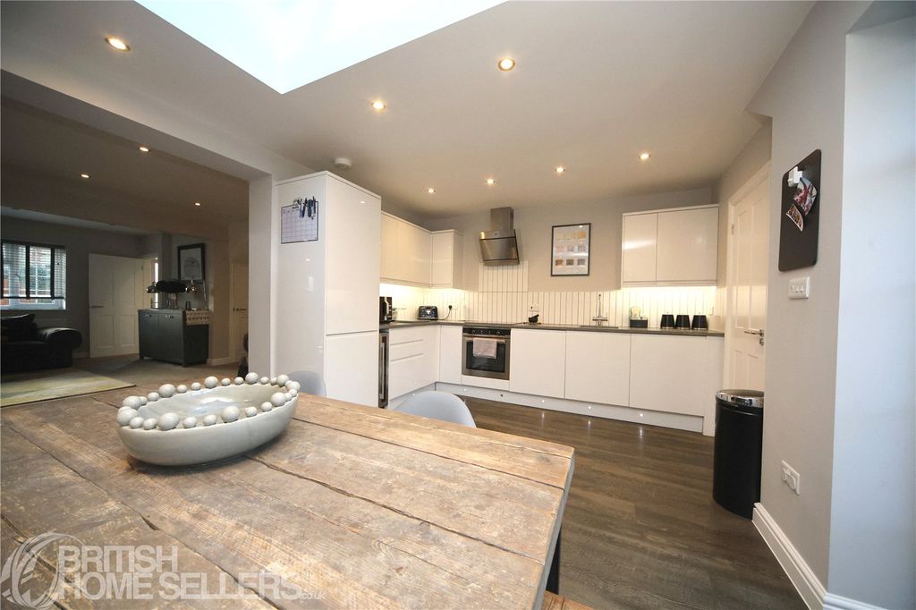 Property photo 2 of 12 Picture No. 05