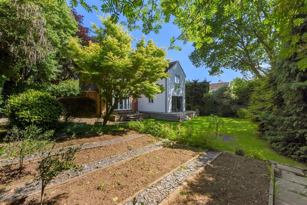 Property photo 3 of 39