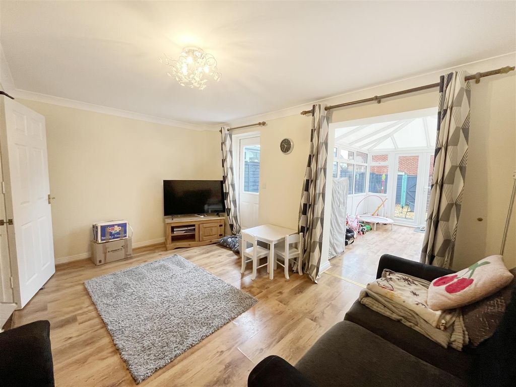 Property photo 3 of 7 Sitting Room