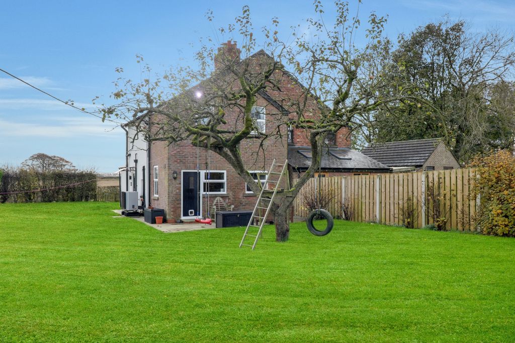 Property photo 3 of 12 Garden With Tree