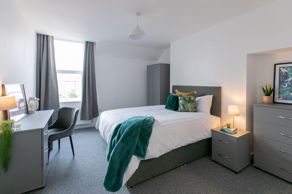 Property photo 1 of 5 Photo 5