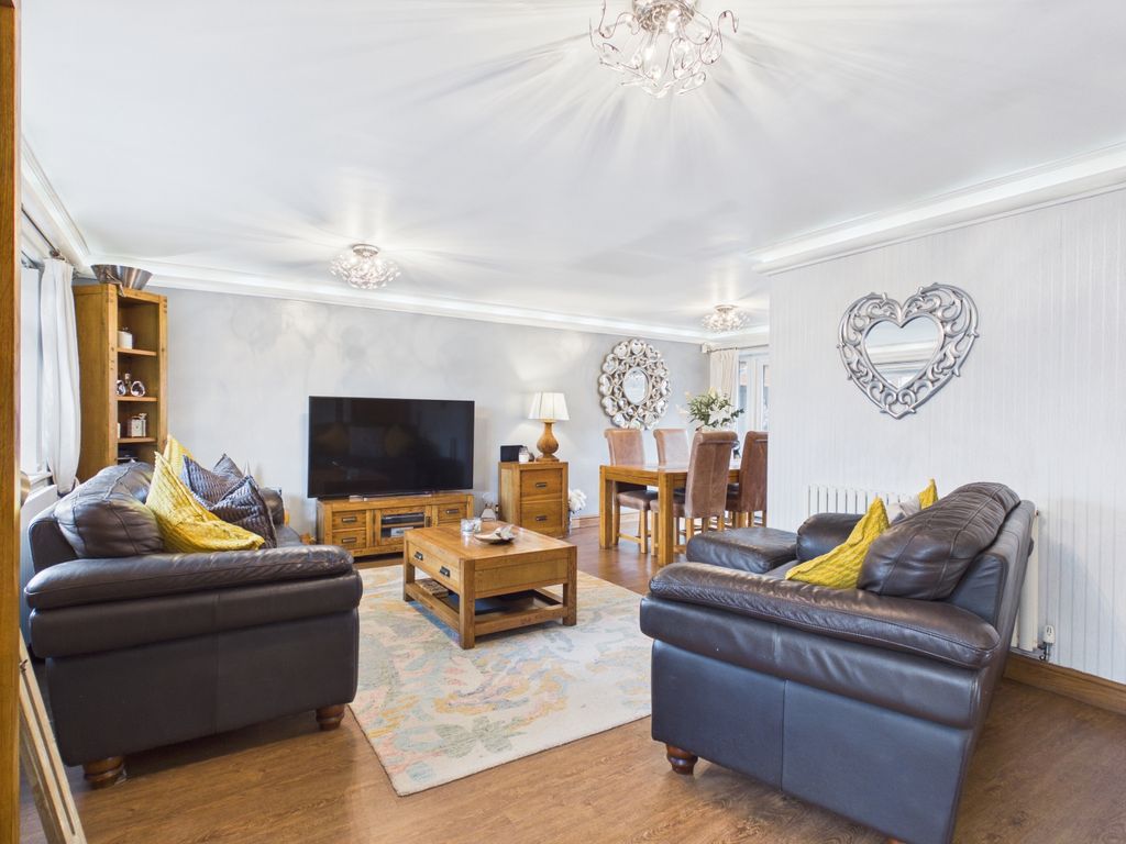 Property photo 3 of 18 Cam03729G0-Pr0270-Still001