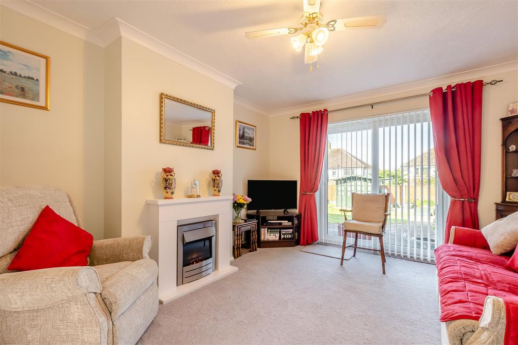 Property photo 2 of 18 Lounge