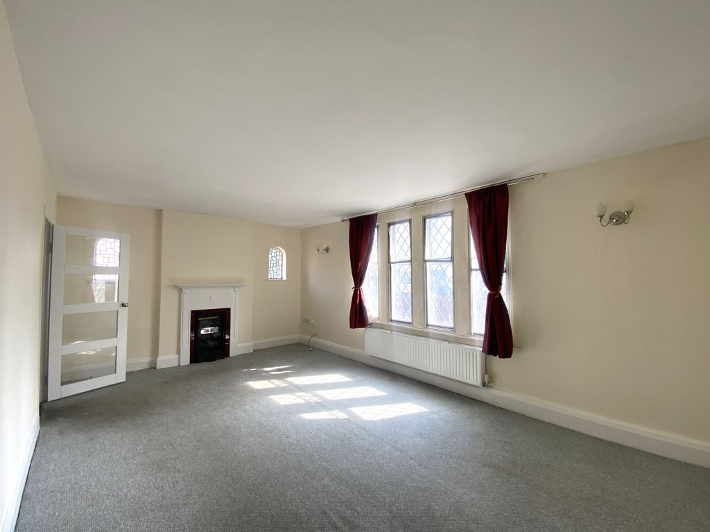 Property photo 3 of 14 Lounge