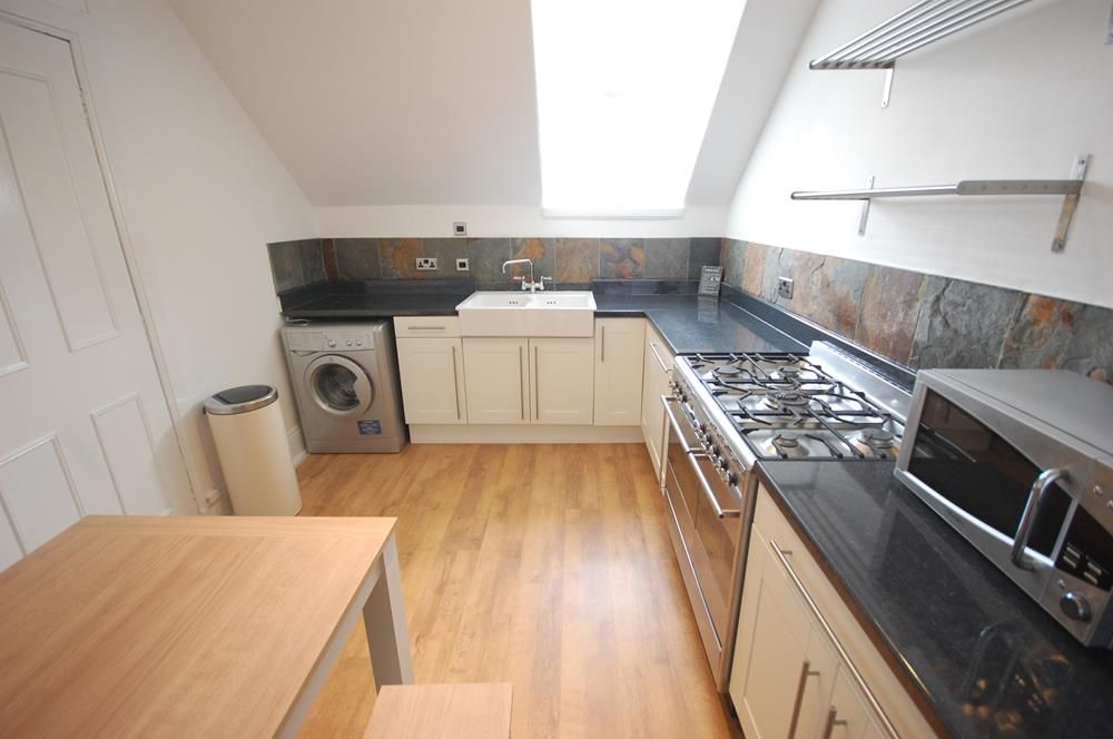 Property photo 3 of 9 Kitchen